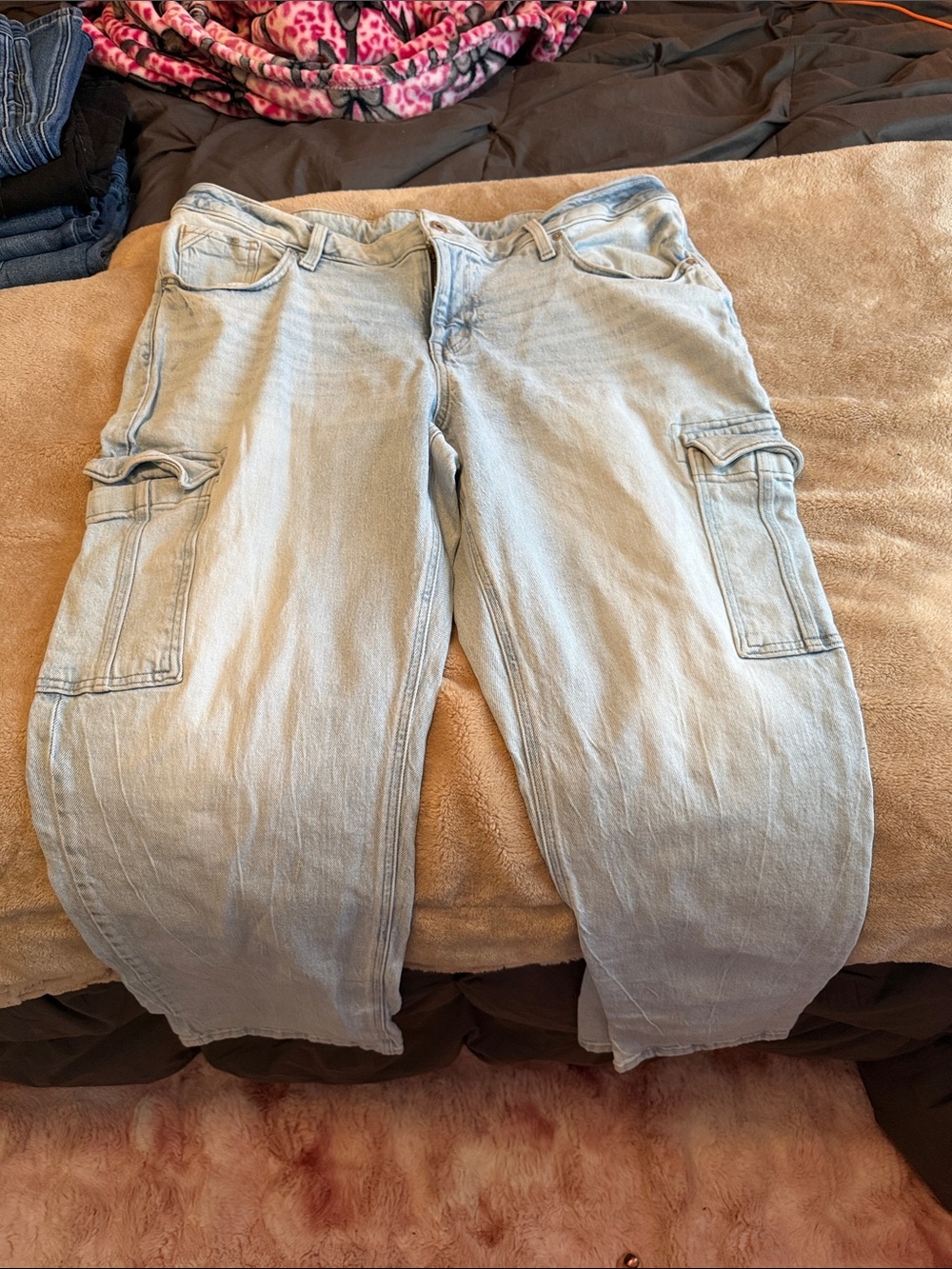 Woman’s Relaxed Light Blue Cargo Jeans - Casual Utility Fit